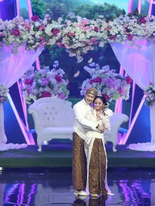 Dewi Perssik dan Angga Wijaya