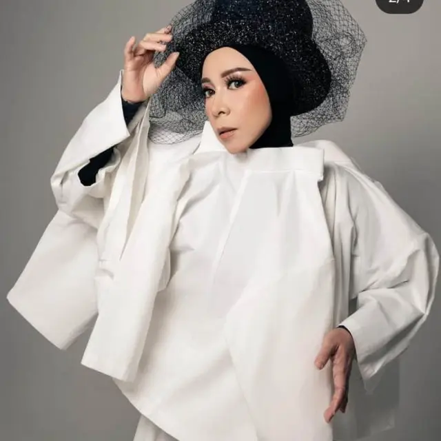 Wajahnya Disebut Berubah, Melly Goeslaw Akui Jalani Operasi Plastik tapi Bukan di Korea.  foto: (dok.Instagram @melly_goeslaw/https://www.instagram.com/p/DIwHFslvJjF/Henry)