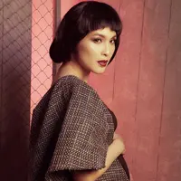 Berkulit putih mulus, gaya seleb ini oke banget! (Sumber foto: sandradewi88/instagram)