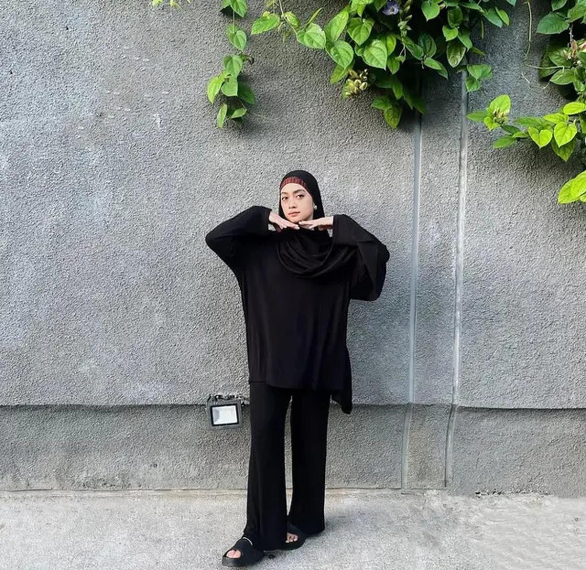 Inspirasi Outfit Ala Ayudia Bing Slamet, Si Penggemar Outfit Hitam yang Selalu Tampil Glowing dan Jadi Ciri Khasnya