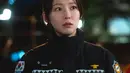 Still cut berikutnya menampilkan Song Seol dan Bong Do Jin mengobrol dengan menunjukkan berbagai ekspresi wajah. Penonton penasaran dengan kelanjutan hubungan mereka. (Foto: SBS via Soompi)