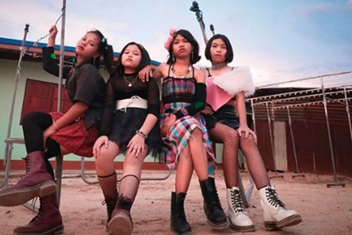 11 Potret Video Parodi 'Sour Candy' Milik Lady Gaga dan Blackpink Oleh Deksorkrao