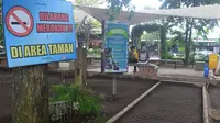 Larangan merokok di Taman Trunojoyo Kota Malang. Taman ini direvitalisasi dari dana SCR perusahaan rokok (Zainul Arifin/Liputan6.com)