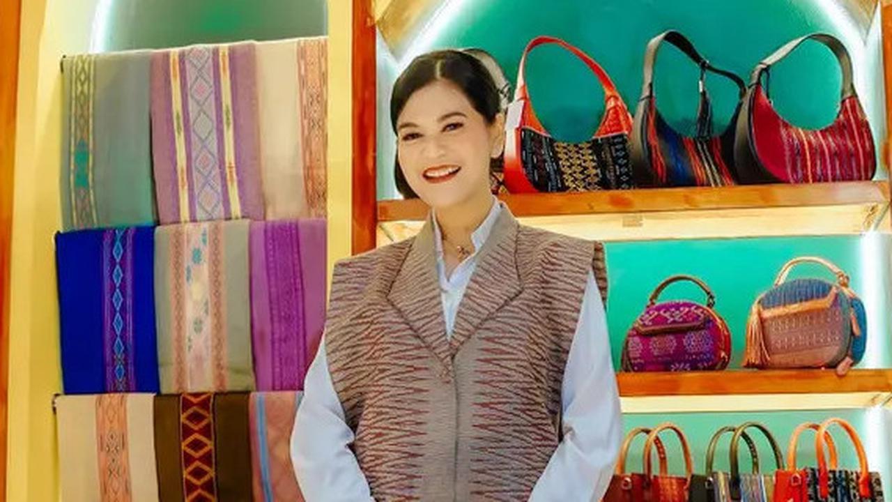 5 Potret Cantik Elegan Kahiyang Ayu Pakai Outfit Etik Karya Desainer Lokal Dipadukan dengan Heels Harga Rp20 Jutaan