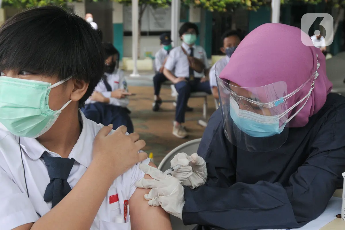 Vaksinasi Pelajar di Tangerang Selatan