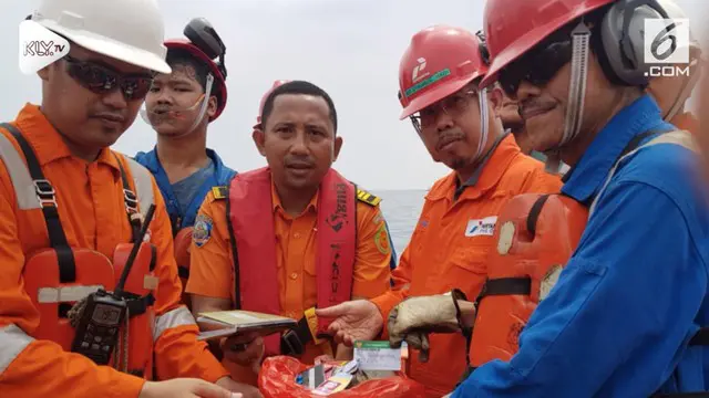 Puluhan pekerja Pertamina Hulu Energi ikut melakukan pencarian di area jatuhnya pesawat Lion Air JT 610.