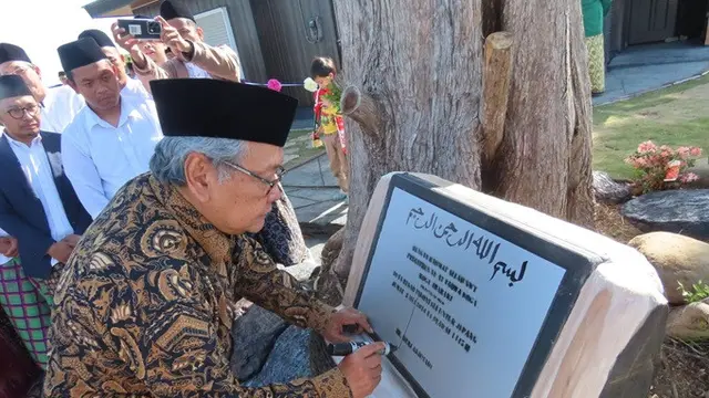 Dubes RI untuk Jepang Heri Akhmadi meresmikan Pondok Pesantren Nahdlatul Ulama (NU) Attaqwa di Koga, Prefektur Ibaraki, pada Jumat (3/5/2024).