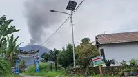 Gunung Marapi Sumatera Barat masih terus erupsi hingga hari ini, Selasa (16/1/2024). (Liputan6.com/ Novia Harlina)