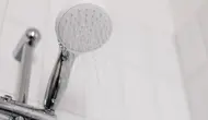 Ilustrasi mandi. (Photo by Karolina Grabowska: https://www.pexels.com/photo/close-up-photo-of-a-shower-head-4194866/)