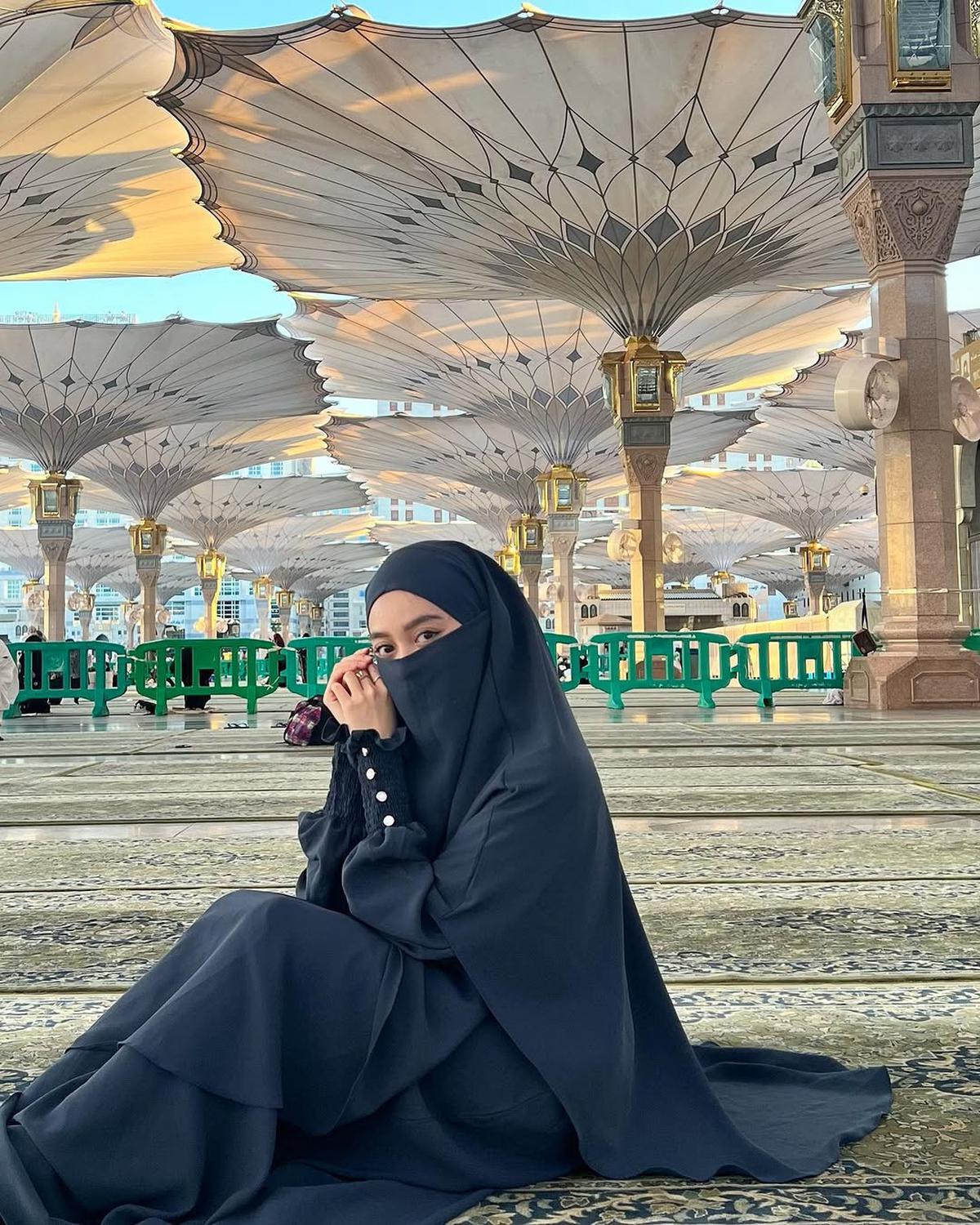 6 Rekomendasi Gaya Hijab Nabilah Ayu eks JKT48, Inspirasi Tampil Anggun dan Tetap Stylish