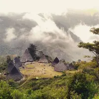 Terbius ketenangan ritme kehidupan di Wae Rebo.