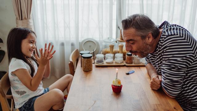 Ilustrasi ulang tahun ayah