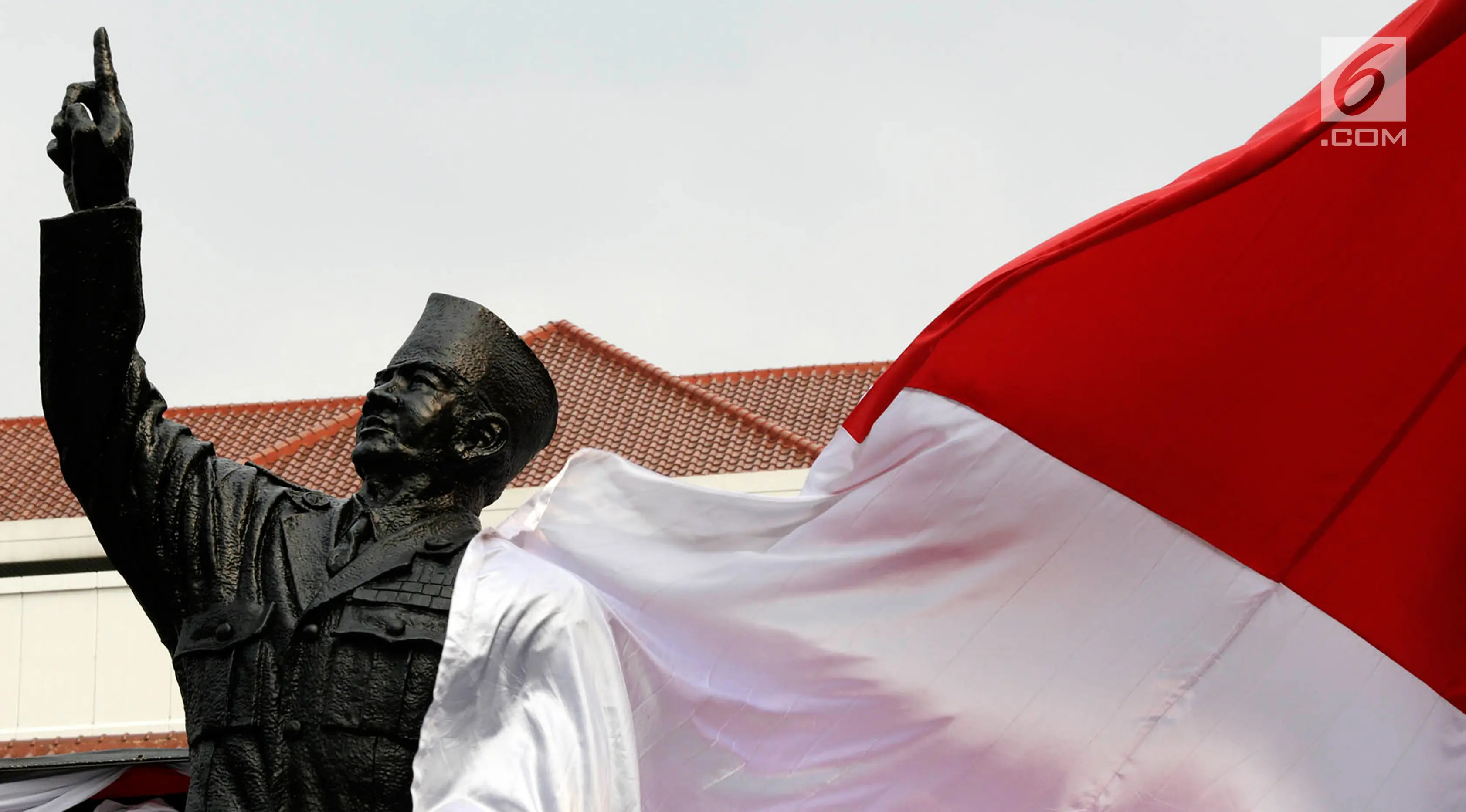 Patung Presiden pertama Soekarno di Gedung Lemhannas, Jalan Medan Merdeka Selatan, Jakarta, Rabu (24/5). Peresmian patung tersebut merupakan wujud apresiasi kepada Bung Karno yang merupakan penggagas Lemhannas. (Liputan6.com/Immanuel Antonius)