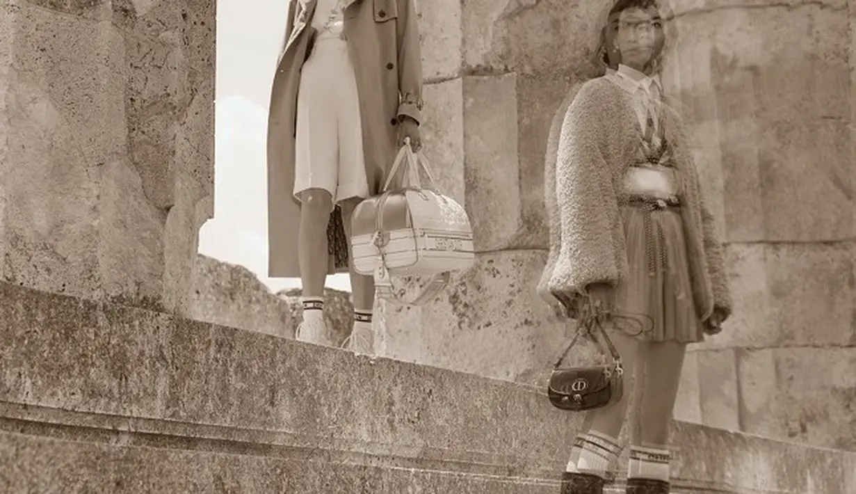 Maria Grazia Chiuri tak menyia-nyiakan kesempatan yang bukan hanya sekedar kolaborasi melainkan pertukaran budaya yang tak ternilai. (Dok/Dior).