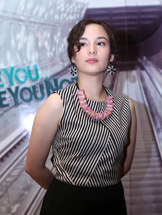 Chelsea Islan berperan sebagai guru bahasa Inggris bernama Amira di film 'Love You Love You Not'. (Galih W. Satria/Bintang.com)