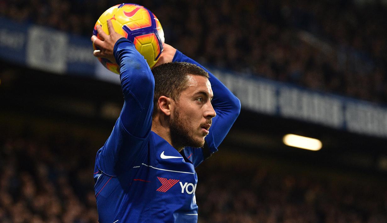 Eden Hazard. Pemain ayap Belgia berusia 31 tahun yang kini memasuki musim ketiga bersama Real madrid ini sebelumnya mampu menjadi top skor Chelsea di Liga Inggris musim 2013/2014, 2017/2018 dan 2018/2019. Ia mampu mencetak masing-masing 14, 12 dan 16 gol di ketiga musim tersebut. (AFP/Glyn Kirk)