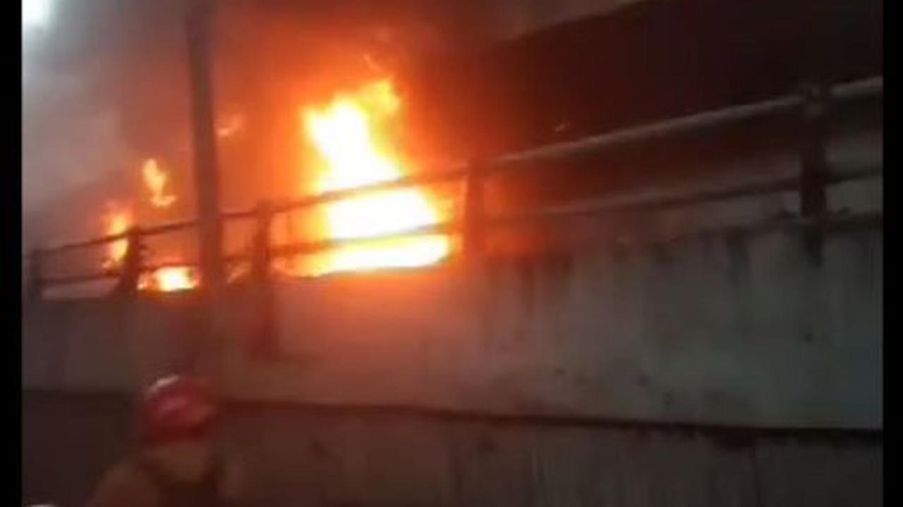 Halte TransJakarta Tendean Terbakar