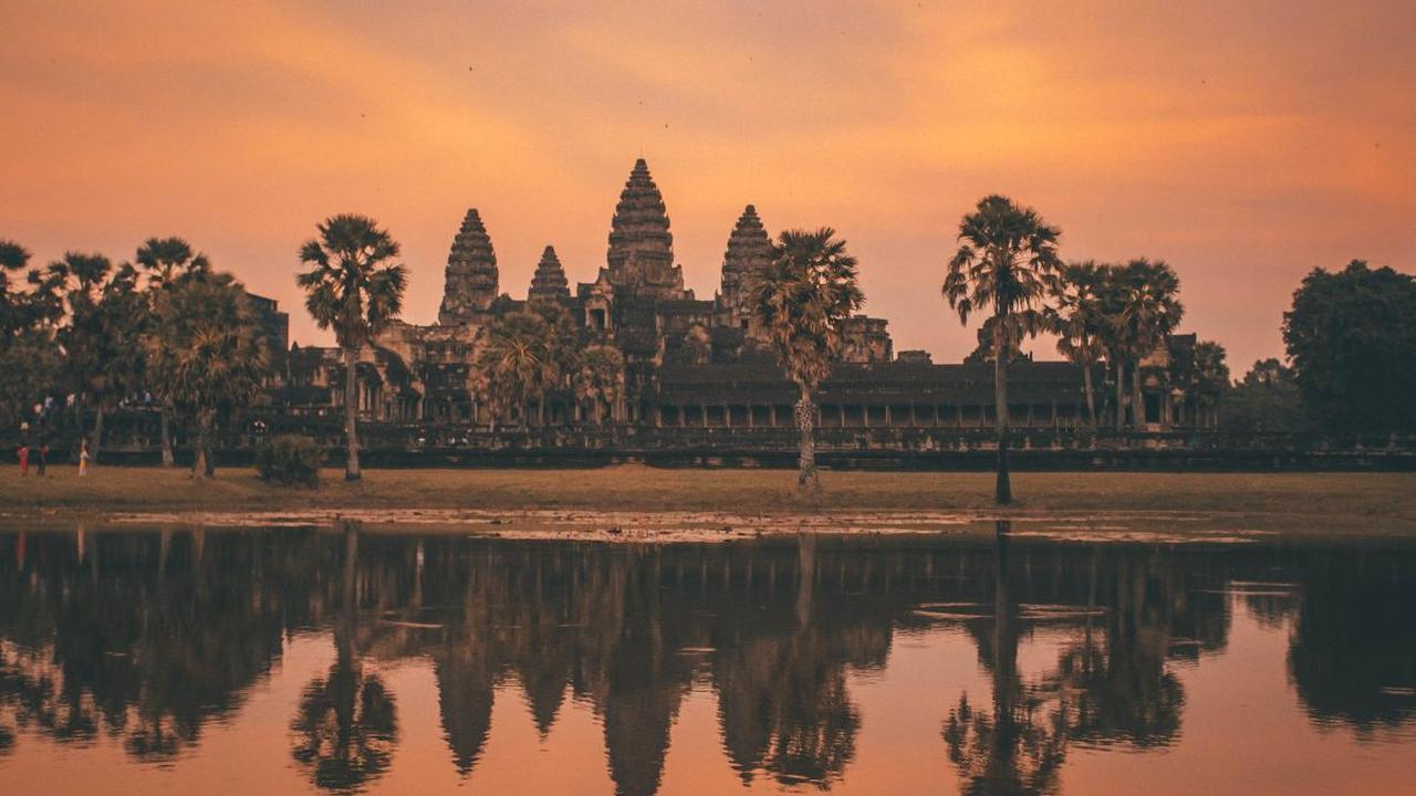 Kamboja adalah destinasi eksotis yang kaya akan sejarah dan budaya.