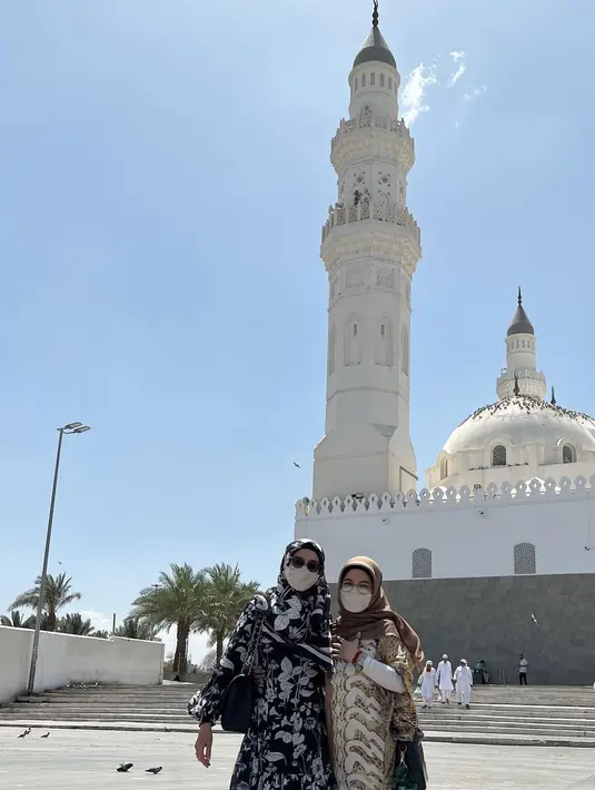 <p>Desy Ratnasari dan Nasywa Nathania (Instagram/desyratnasariterdepan)</p>