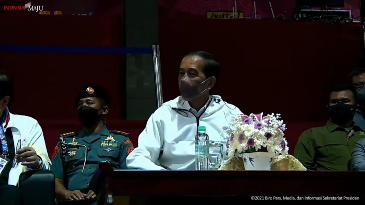 Presiden Jokowi menyaksikan pertandingan Wushu dalam PON XX Papua.