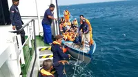 Kapal Ferry MV Wave Master 5 kandas di perairan Kepri berhasil dievakuasi oleh KNP Sarotama P 112.