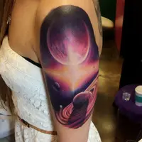 13 Inspirasi Tato untuk Para Pecinta Luar Angkasa