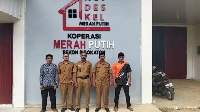 Pemerintah Desa Pekon Sidokaton memberikan klarifikasi melalui video yang direkam di lokasi bangunan, membantah KDMP dibangun di bawah lereng Gunung Tanggamus. (Liputan6.com/Istimewa).