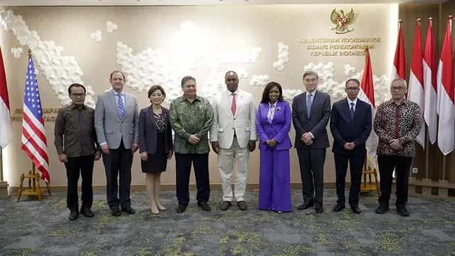 Menteri Koordinator Bidang Perekonomian Airlangga Hartarto bertemu dengan delegasi kongres Amerika Serikat yang terdiri Jonathan Jackson, Young Kim, Andy Barr, dan Jasmine Crockett, di di kantor Kemenko Perekonomian, Jakarta. (Dok Kemenko Perekonomian)