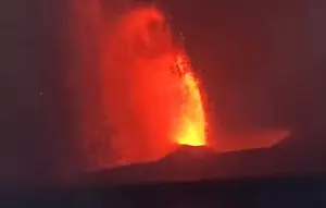 Badan Geologi Pastikan Erupsi Anak Krakatau Tak Picu Tsunami