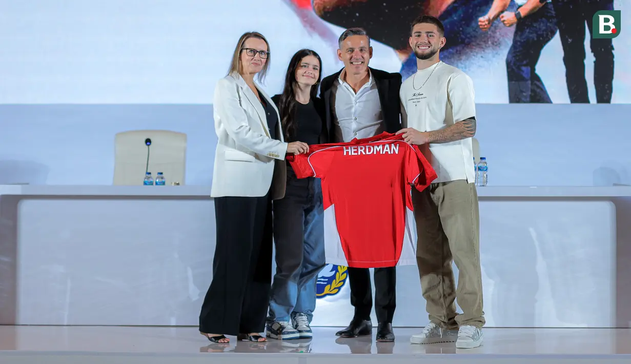 Tanpa memahami kebiasaan dan budaya di Indonesia, menurut Herdman akan sulit memahami pola pikir para pemain. Kesepahaman dengan pemain, penting untuk membawa Timnas Indonesia menuju arah yang lebih baik. (Bola.com/Bagaskara Lazuardi)