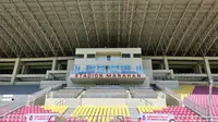 Penampakan tribune VVIP Stadion Manahan. (Bola.com/Radifa Arsa)