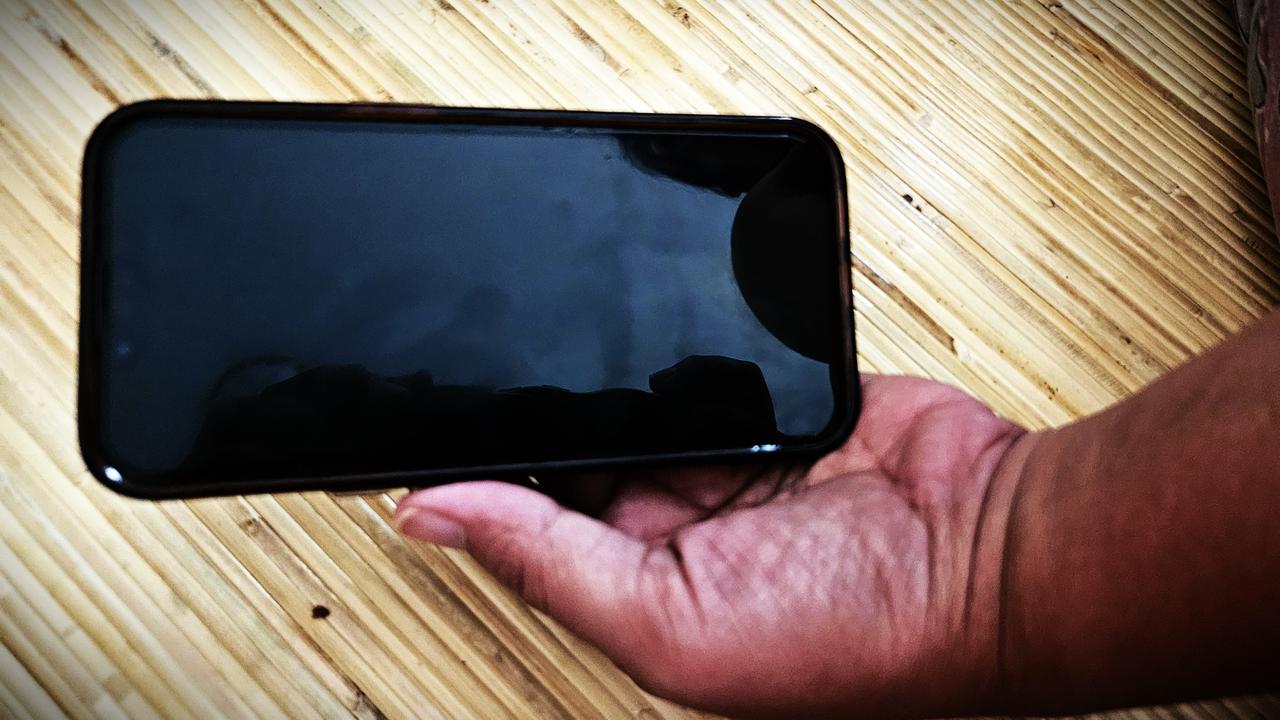 Ilustrasi pencurian handphone.