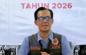 Anak Krakatau Erupsi, BNPB Minta Warga Banten-Lampung Tak Panik Isu Tsunami