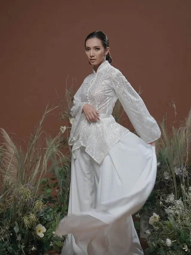 Pakai Kimono, Ini 6 Potret Terbaru Prewedding Vidi Aldiano dan Sheila Dara