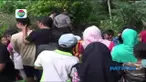 Belum diketahui pasti penyebab tewasnya pria tanpa identitas yang tersangkut di pohon salak tersebut. 