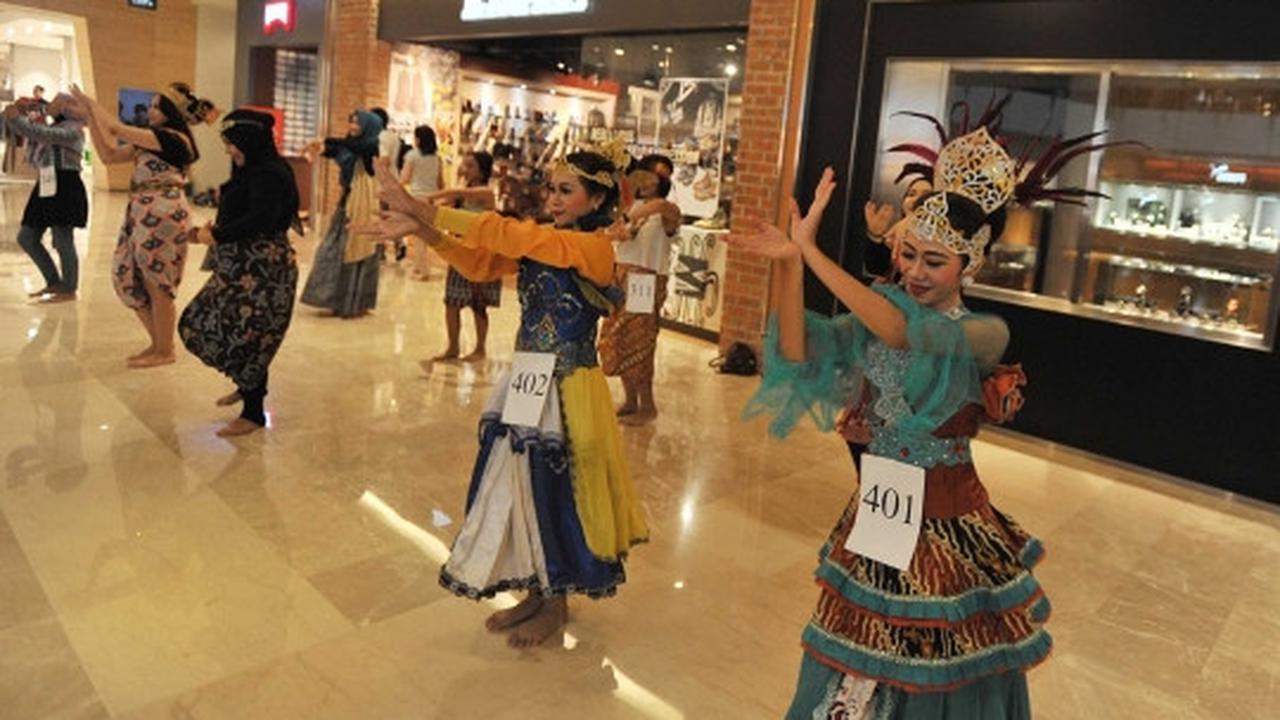 Ribuan peserta Indonesia Menari beraksi di Grand Indonesia