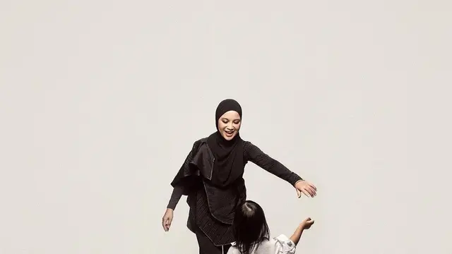 Ingin terhindar dari penyakit ain, Chacha Frederica pilih tutup wajah anak