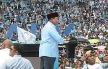 FOTO: Penampakan Massa Pendukung Prabowo-Gibran Sesaki Stadion Utama GBK hingga SBY dan AHY Hadir di Tengah Kerumunan