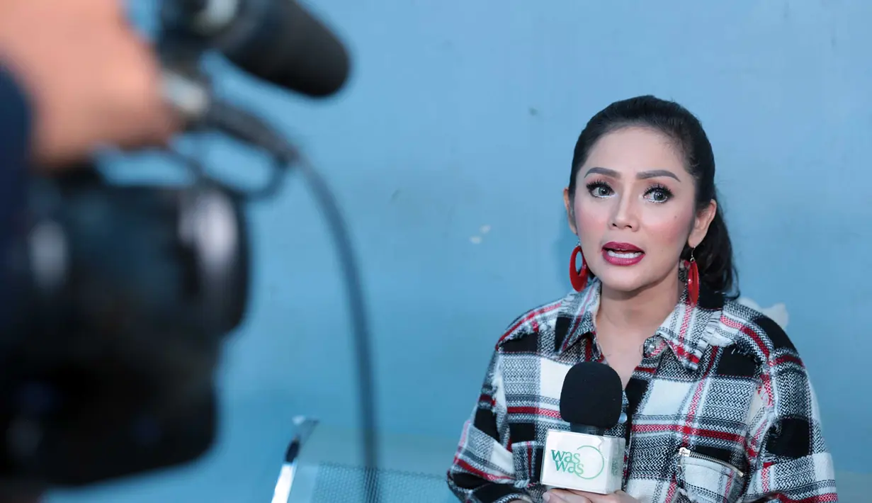 Pendatang baru di dunia entertainment terus bermunculan setiap saat. Begitu juga dalam musik dangdut. Musik yang identik dengan goyangan itu, mereka muncul dengan gaya masing-masing untuk menarik masyarakat. (Deki Prayoga/Bintang.com)