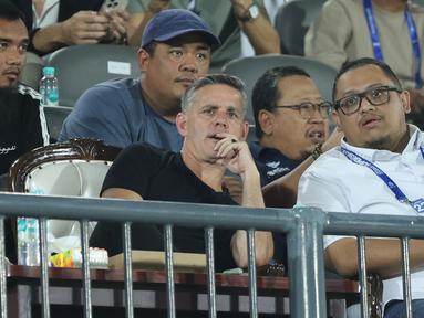 Pelatih Timnas Indonesia, John Herdman, kembali melakukan pemantauan pemain. Kali ini dengan menonton langsung laga Dewa United FC melawan Borneo FC Samarinda pada pekan ke-22 BRI Super League di Indomilk Arena, Tangerang, pada Minggu (22/2/2026). (Bola.com/M Iqbal Ichsan)