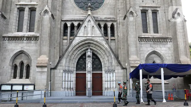 FOTO: TNI - Polri Amankan Perayaan Paskah di Gereja Katedral