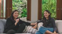 Maudy Ayunda dan Putri Tanjung saling buka kartu tentang pertemanan mereka. (Dok: YouTube Maudy)
