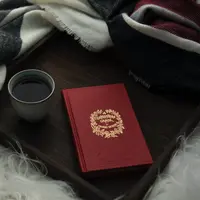 Ilustrasi buku nikah. (Photo by Joanna Kosinska on Unsplash)