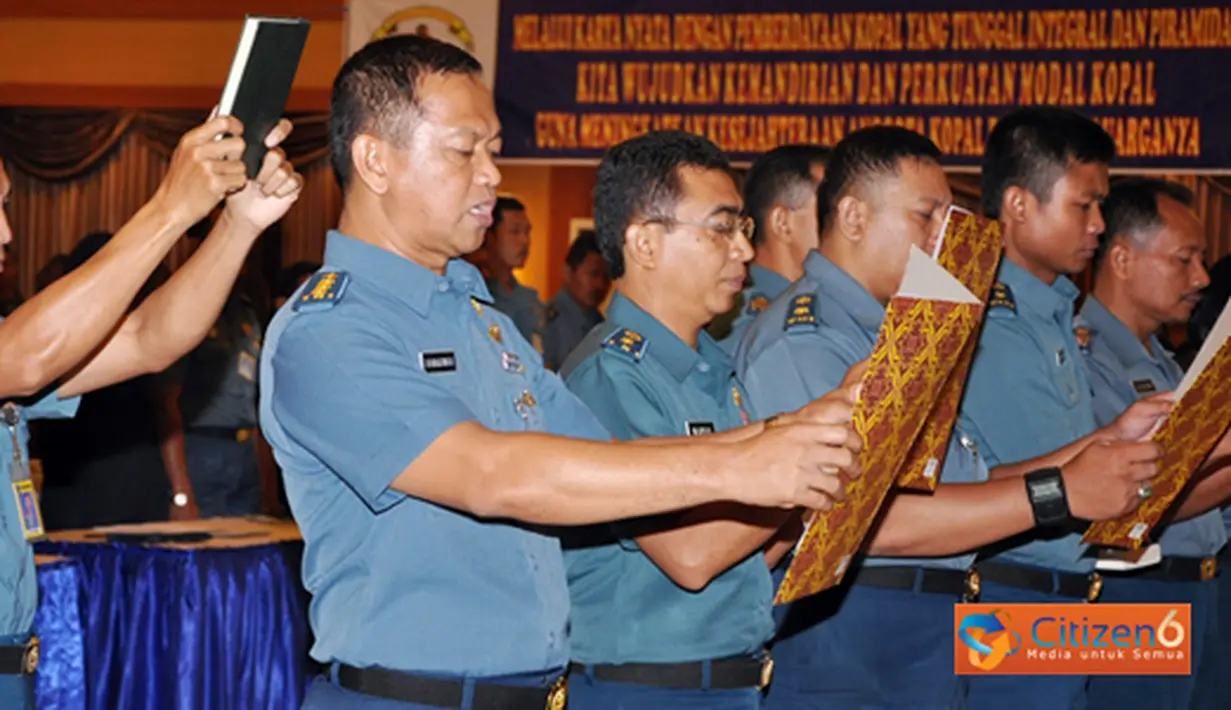 Citizen6, Surabaya: Puskopal Kobangdikal mengadakan rapat anggota dengan agenda pembahasan dan pengesahan pertanggungjawaban pengurus dan pengawas tahun buku 2011di Gedung Moeljadi, Kesatrian Bumimoro, Surabaya, Kamis (29/3). (Pengirim: Penkobangdikal)