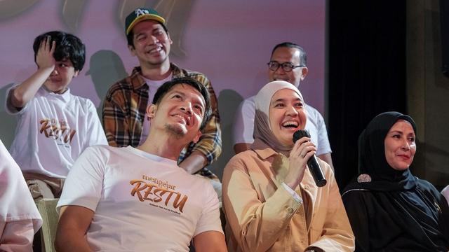 Dimas Seto dan Dhini Aminarti