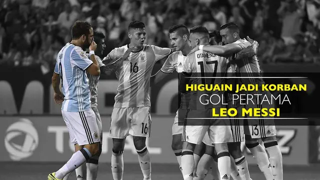 Gonzalo Higuain harus menderita kesakitan akibat bola yang dibuang bek Panama mengenai wajahnya dan menjadi assist untuk gol pertama Messi.