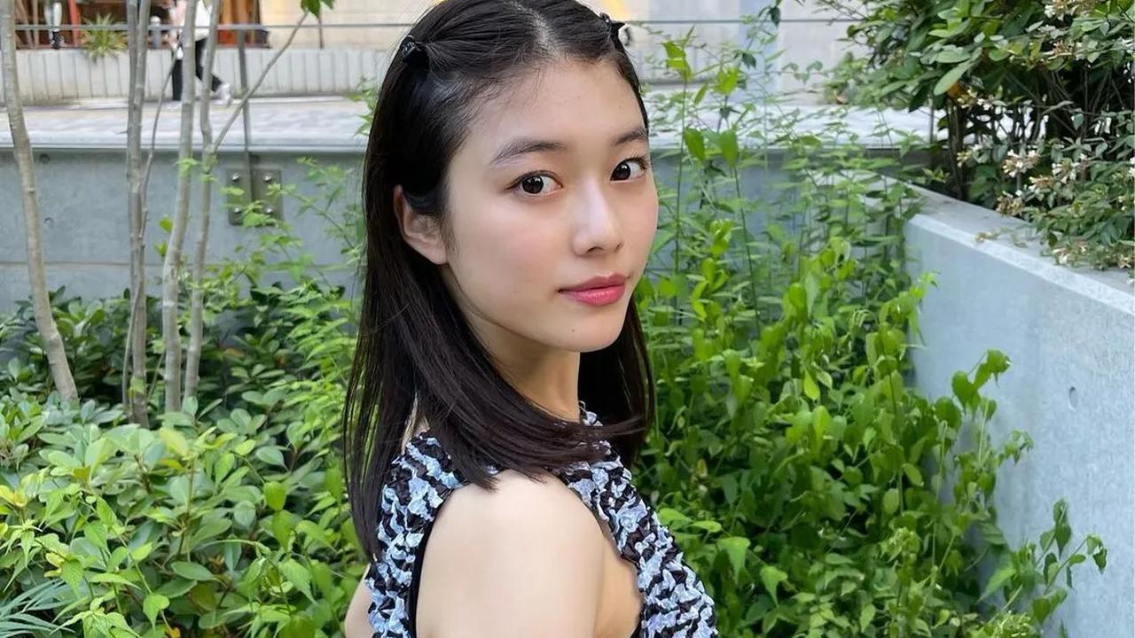 Siswi SMA ini diperankan oleh Kina Yazaki.<br>