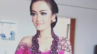 Anne Avantie, desainer kebaya ternama Indonesia ini mencurahkan isi hatinya yang berduka atas kepergian sahabat tercintanya. (Foto: Instagram/@juliaperrezz)