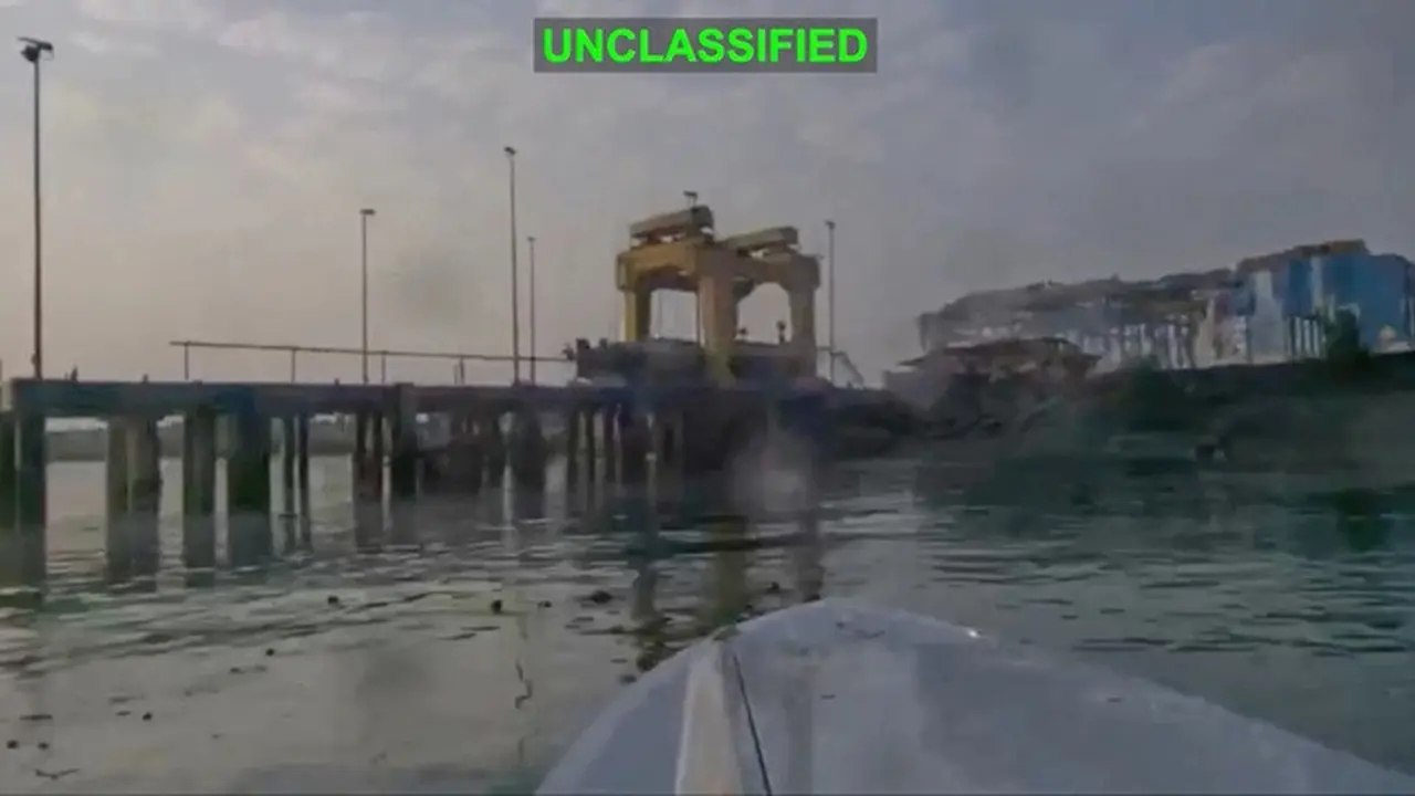 Gambar dari video yang dirilis CENTCOM memperlihatkan rekaman dari kapal nirawak permukaan Corsair, yang juga disebut drone serang satu arah, saat mendekati Pangkalan Angkatan Laut Bandar Abbas, Iran, pada 12 Juli 2026.