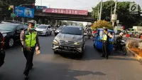 Peraturan ganjil genap Jakarta berlaku jelang akhir pekan, Jumat (9/8/2024). (Liputan6.com/Faizal Fanani)